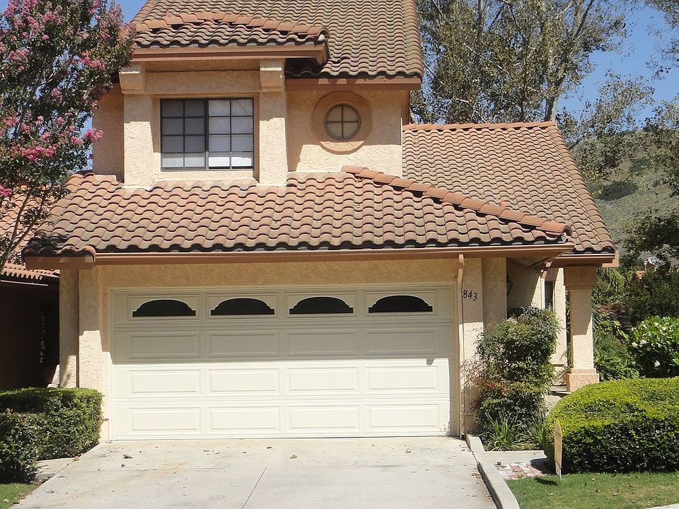 End unit w/driveway!