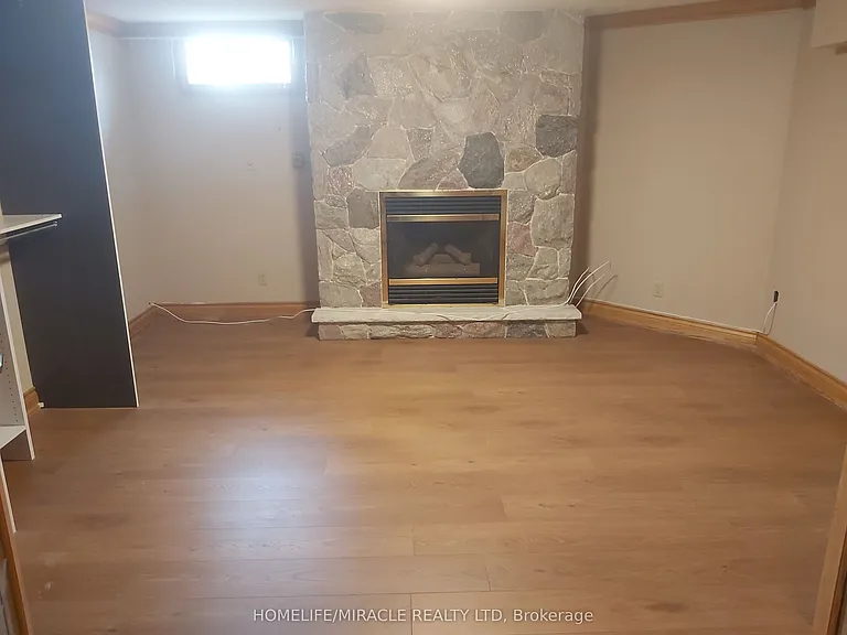 1054 Copperfield Dr #LOWER — Photo 3
