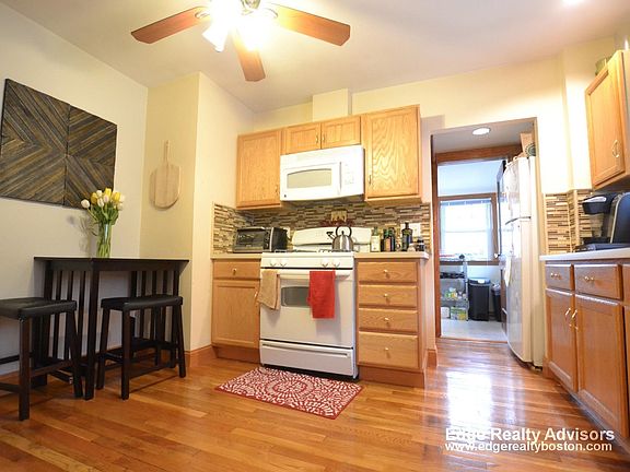 3rd image of 36 Elmira St #1
