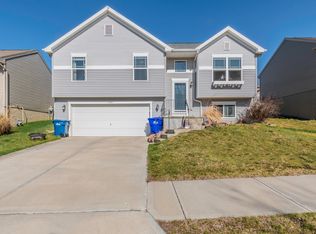 1739 N 207th St, Elkhorn, NE 68022