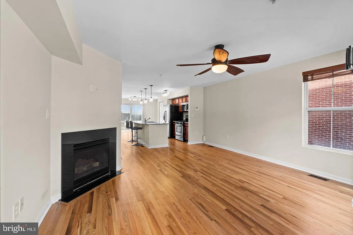 3 bed, 3.5 bath, 1743 sqft, $2,800 — Photo 2