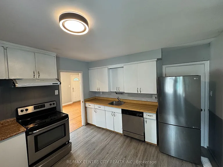 10 Tewksbury Cres — Photo 13