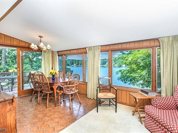 3rd image of 1181 Lakeside Dr E