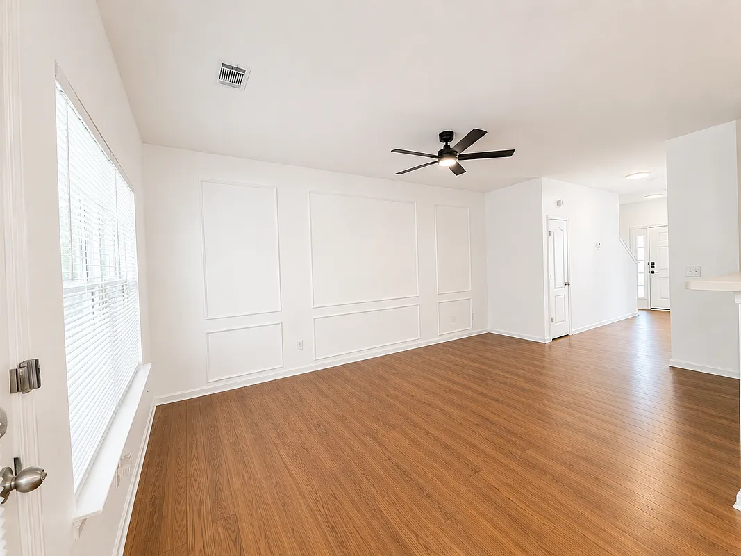 4 bed, 2.5 bath, 1750 sqft, $1,850 — Photo 2