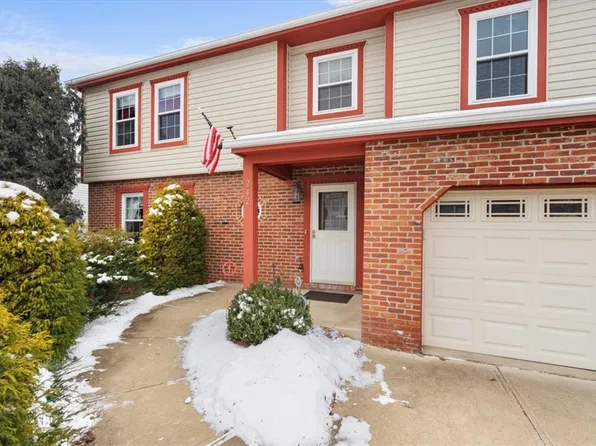 242 Carriage Blvd, Pittsburgh, PA 15239