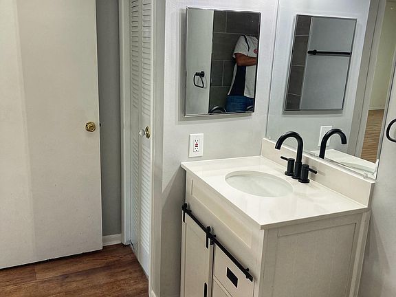5th image of 2846 Somerset Park Dr APT 201