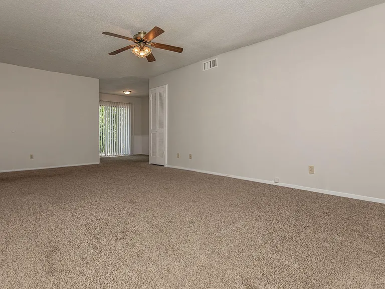 Bel Air Estates — Photo 17