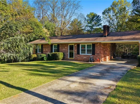 2735 Tablerock Rd, Lenoir, NC 28645