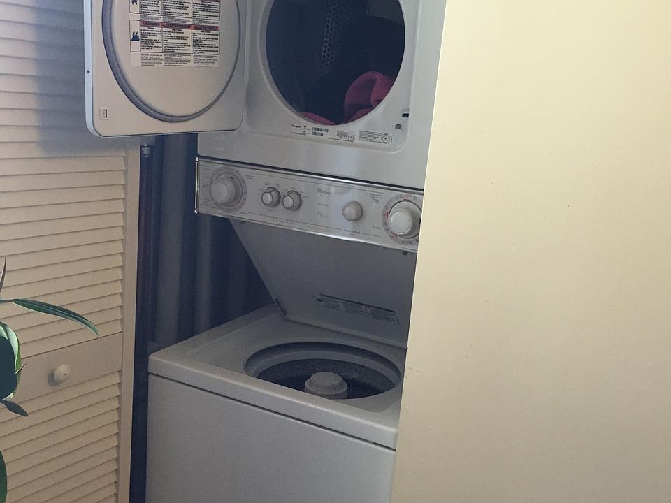 1st image of 3325-3323 N Lakewood Ave #3