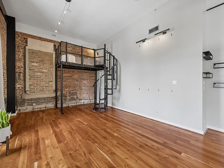 915 Franklin St #2L — Photo 14