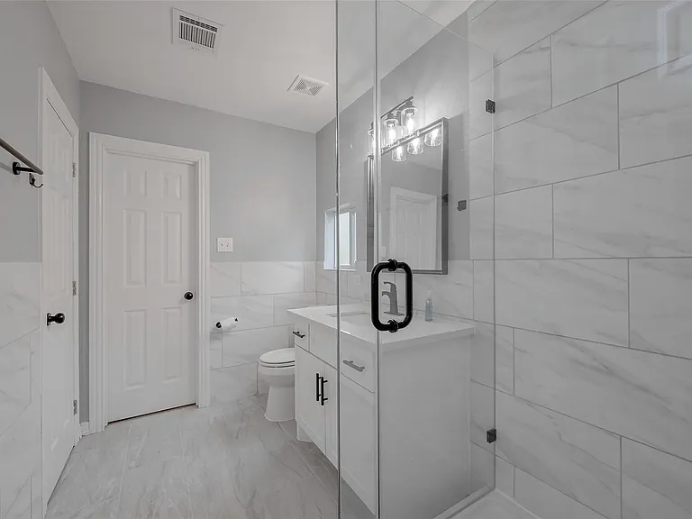 6322 Victoria St — Photo 20