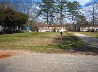 102 Robin Dr, Bonaire, GA 31005