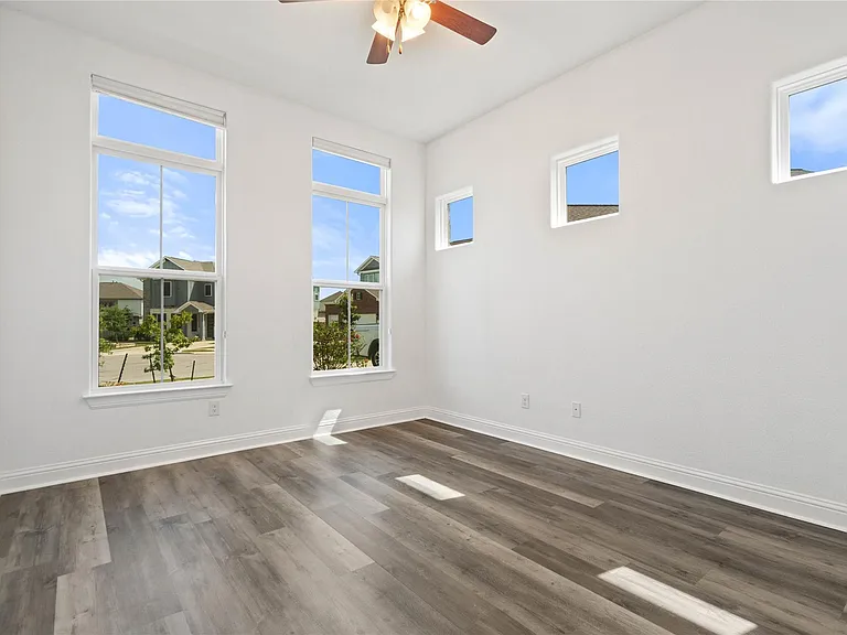 20700 Matts Cv — Photo 5