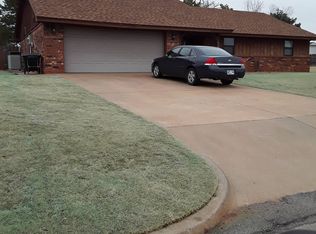 119 Randolph Rd, Clinton, OK 73601