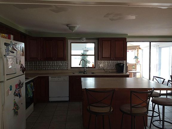 4th image of 50 Monterey Dr