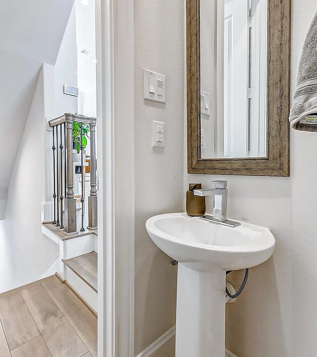 2 bed, 2.5 bath, 1549 sqft, $3,000 — Photo 4