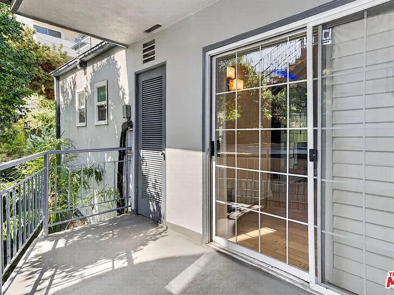 1301 N Flores St #4 — Photo 33