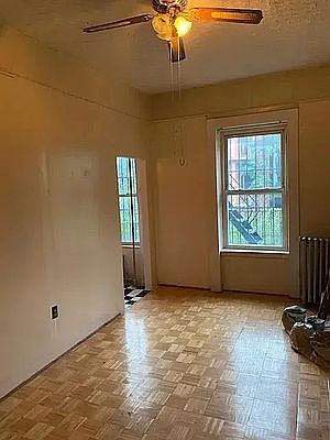 3rd image of 553 Putnam Ave #3