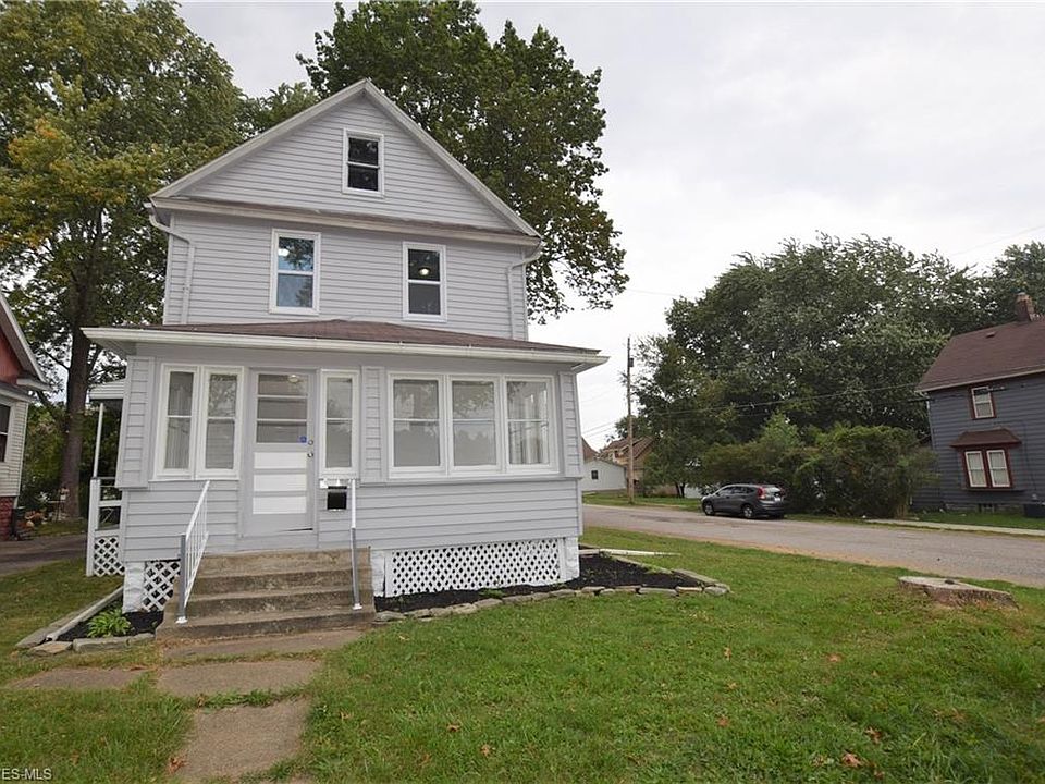 1st image of 135 Oakwood St