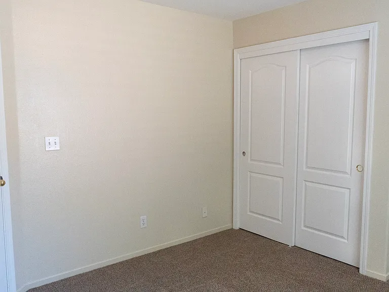 1044 E Manhattan Ave — Photo 15