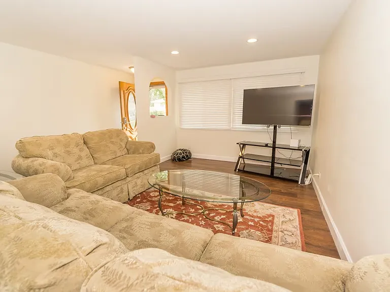 117 Andrew Ln — Photo 3