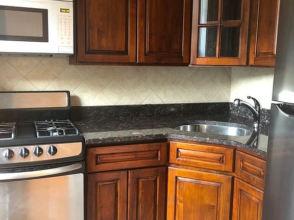 5th image of 198 Nelson St #2