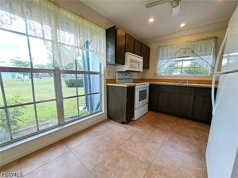 10525 Putnam Ct — Photo 7