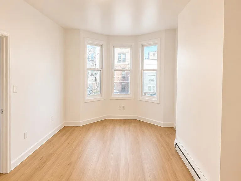 519 Mercer St #1 — Photo 10