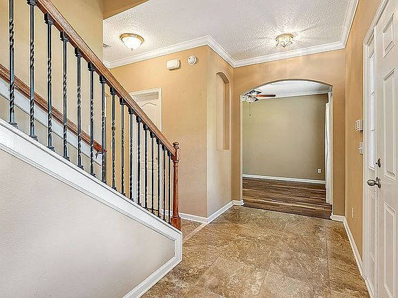 Entrance hallway to dining