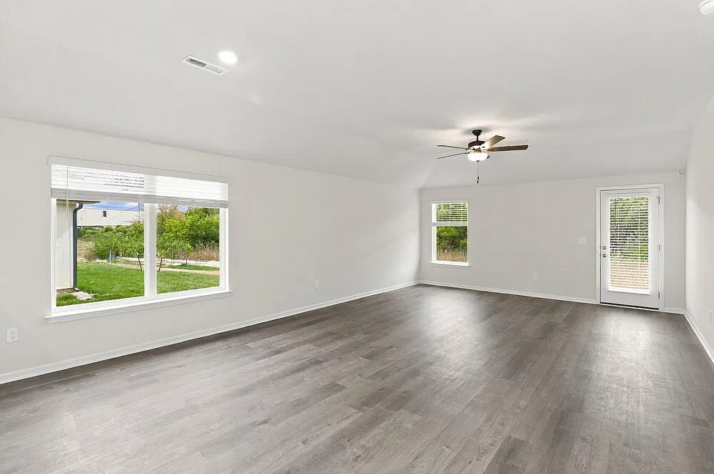 4 bed, 2.0 bath, 1735 sqft, $2,590 — Photo 4