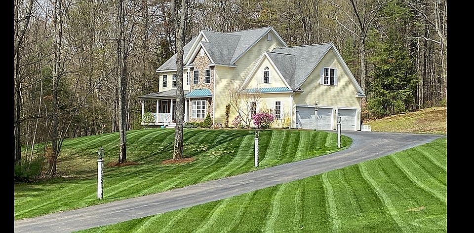 2nd image of 546 Cross Country Rd