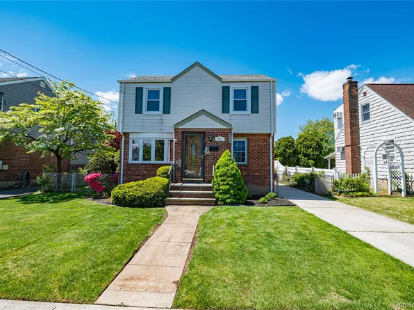 375 Latham Road, Mineola, NY 11501