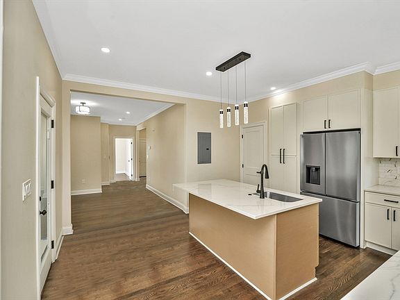 4th image of 21 Marcella St