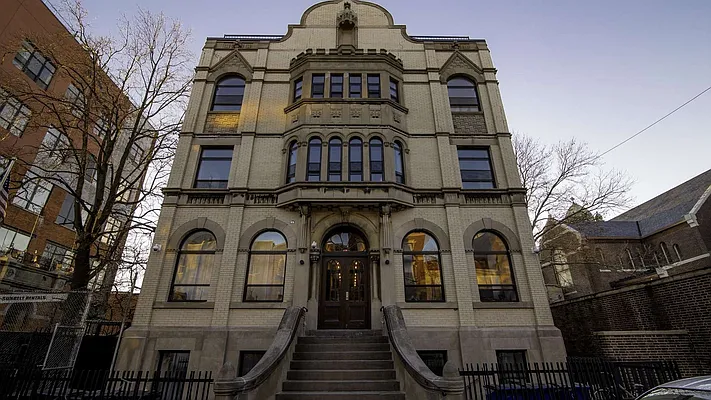 Rented by Nooklyn NYC LLC | media 52