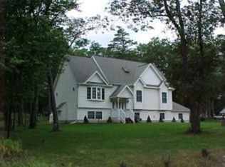 221 Lakewood Dr, Milford, PA 18337