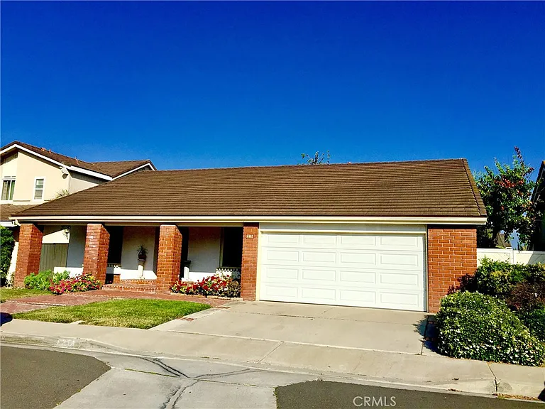 25 Deerwood W — Photo 1