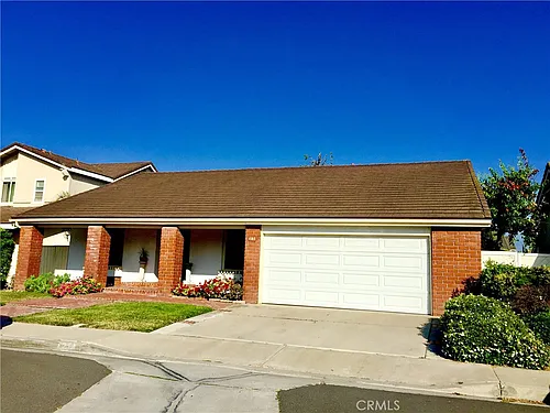 25 Deerwood W Photo 1