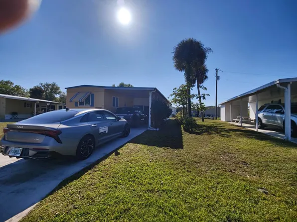 32 S Pioneer St, North Fort Myers, FL 33917