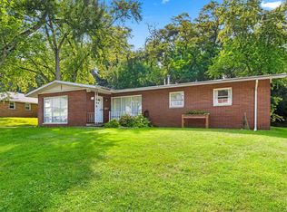 75 Grove Pl, Pekin, IL 61554