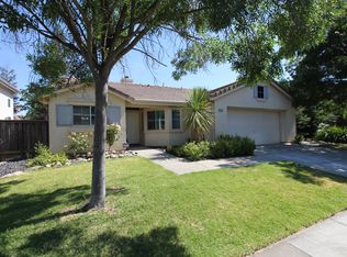 4015 Riviera Ln, Elk Grove, CA 95758