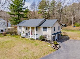 9 Glendale Woods Dr, Southampton, MA 01073