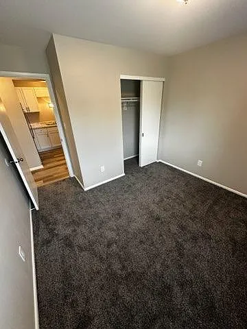 645 Green Bay S #18 — Photo 4