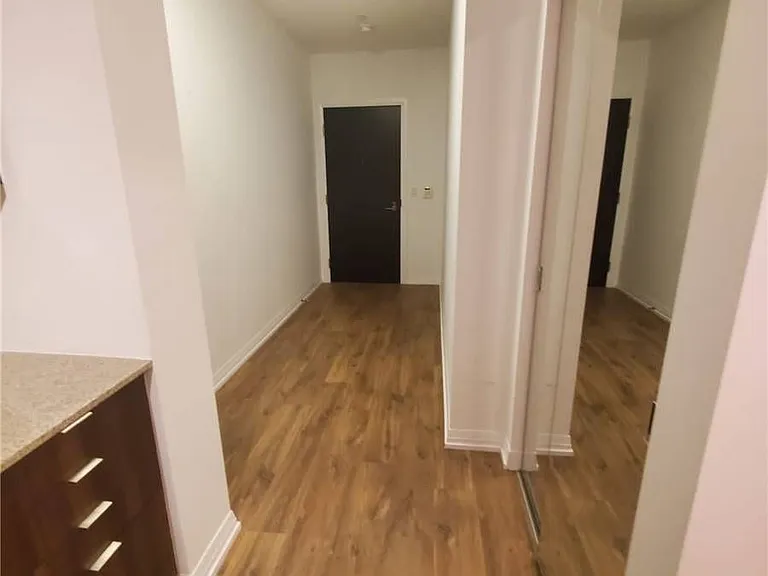 101 Erskine Ave #605 — Photo 5