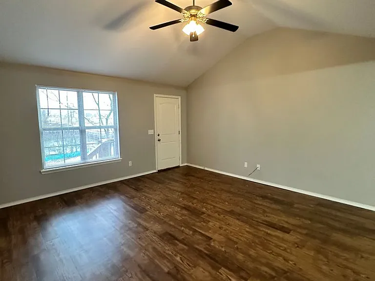 2900 SW Amberwood Ave #2 — Photo 4