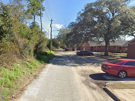 3rd image of 616 1st Ave