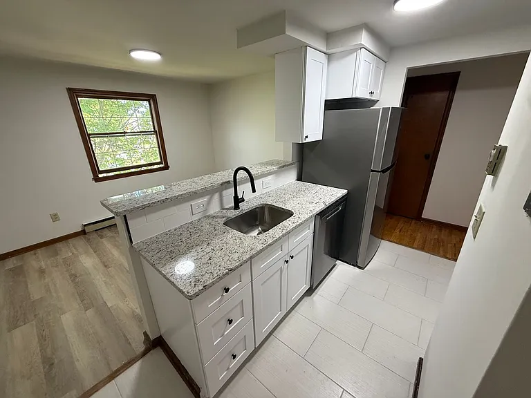 148 McCarty Ave — Photo 1