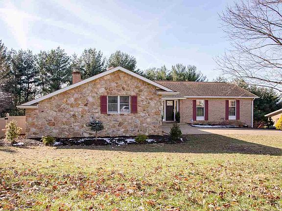 4th image of 819 Greenbriar Dr
