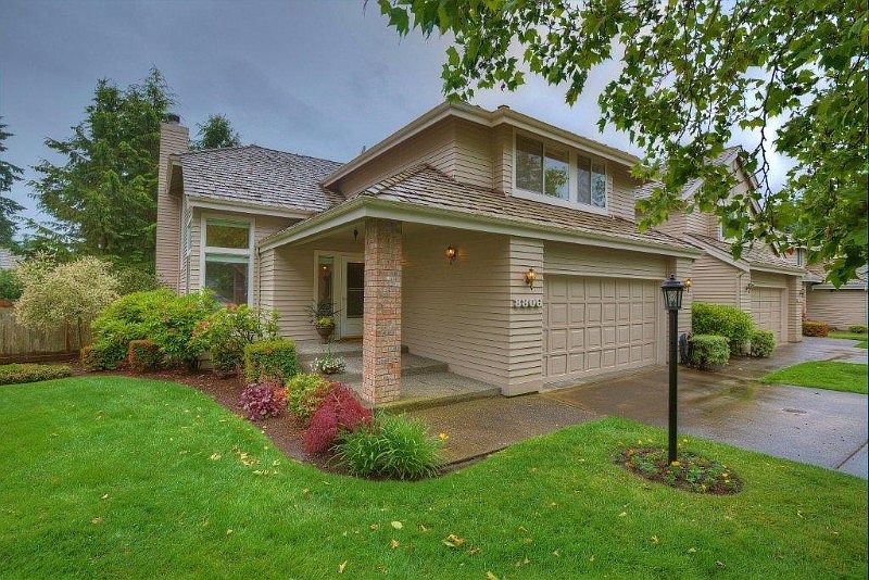 Easy to live in the gated Danbridge Community with HOA amenities: Landscape Maintenance, Roof Maintenance, Exterior House Paint, Gutter Cleaning & More.
