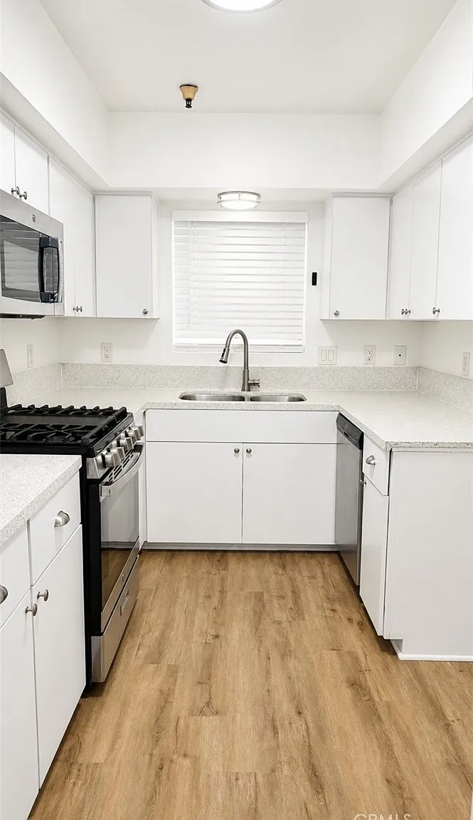 2 bed, 987 sqft, $2,690 — Photo 4