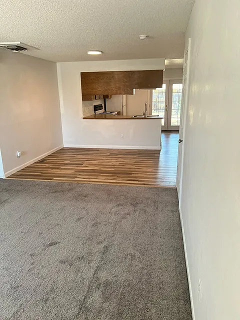 2 bed, 1050 sqft, $1,195 — Photo 2